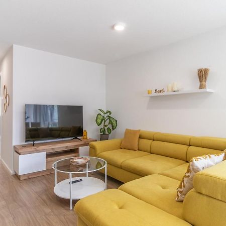 Unique: Zentrumsnahe 2 Zimmerwohnung In Villingen Mit Netflix 1 Og Exteriör bild