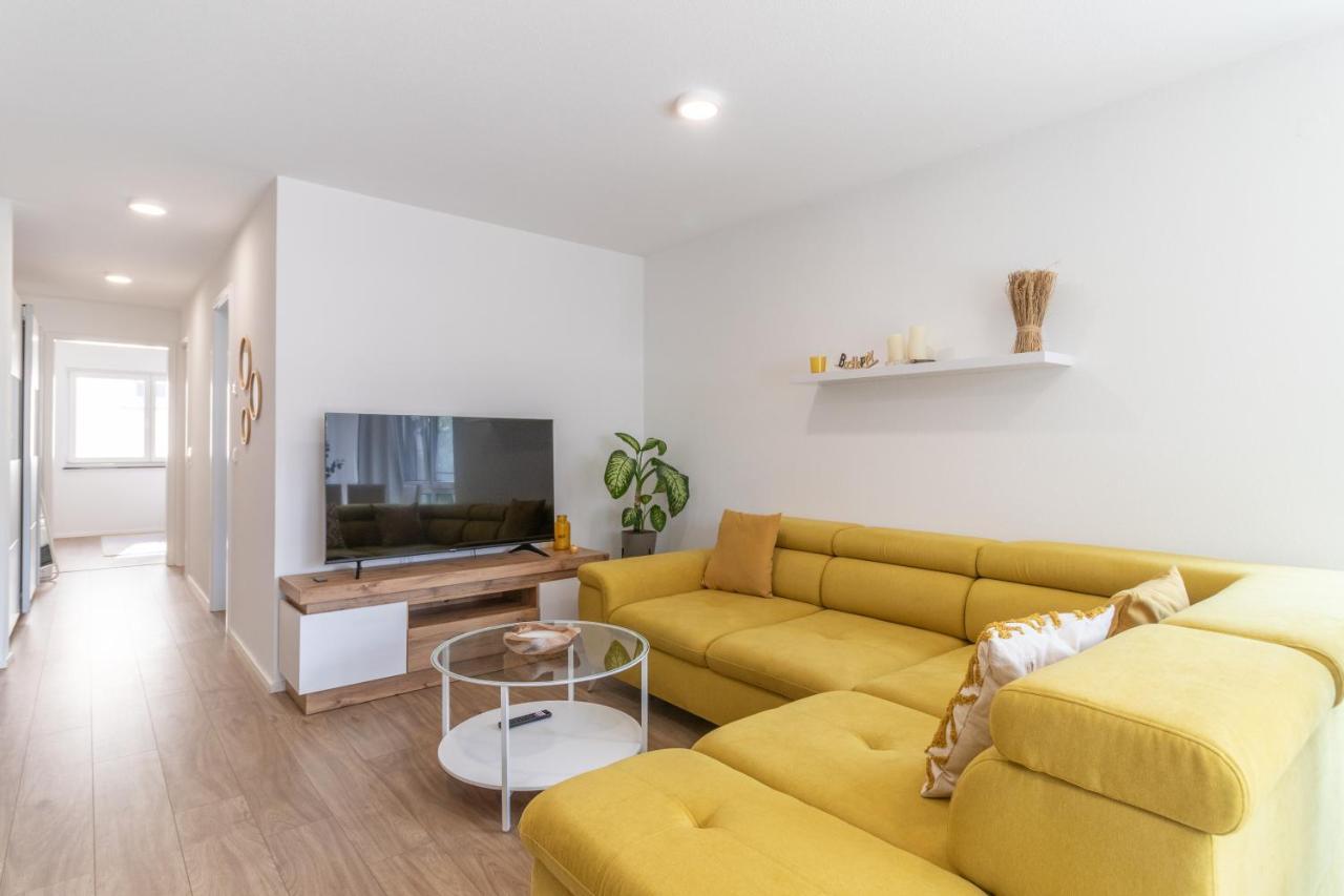 Unique: Zentrumsnahe 2 Zimmerwohnung In Villingen Mit Netflix 1 Og Exteriör bild