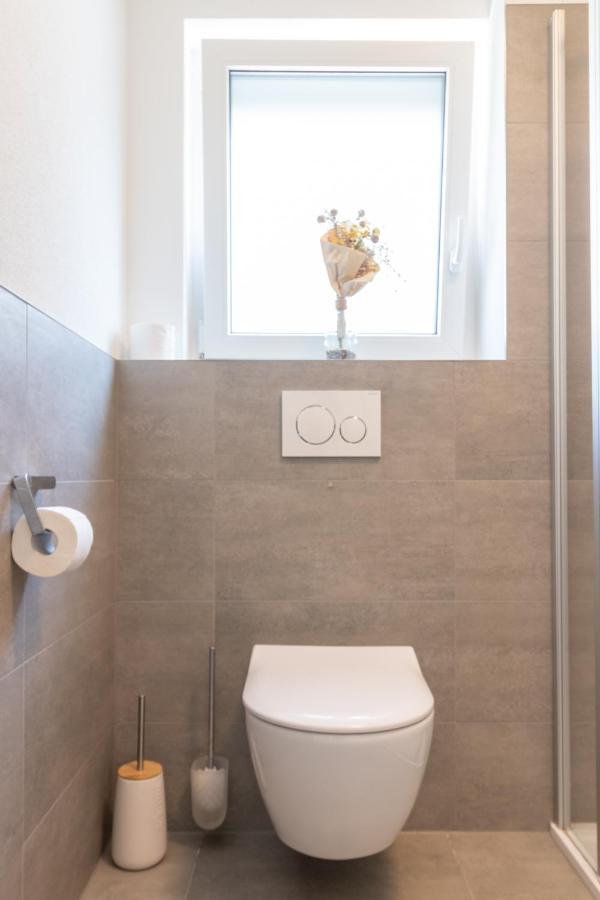 Unique: Zentrumsnahe 2 Zimmerwohnung In Villingen Mit Netflix 1 Og Exteriör bild